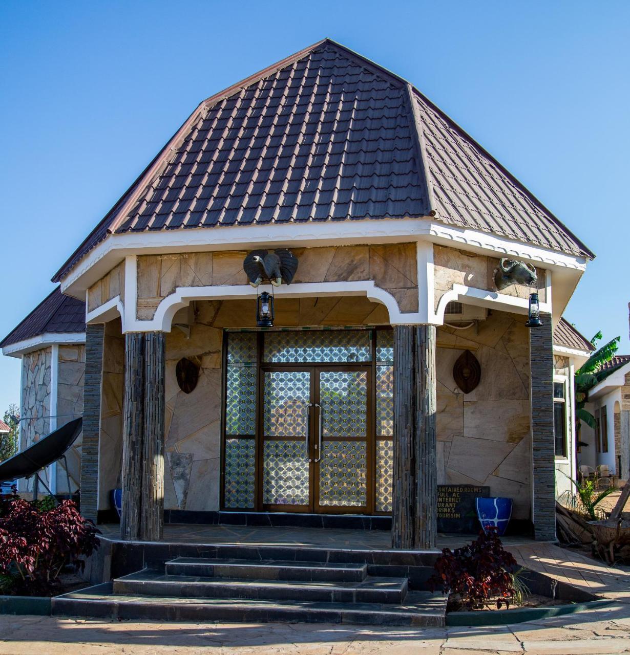 Asmorein Hotel Babati Екстер'єр фото